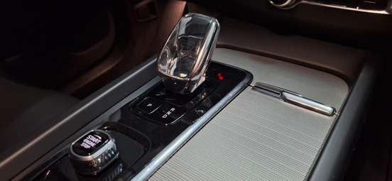 VOLVO-XC60-2023