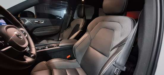 VOLVO-XC60-2023
