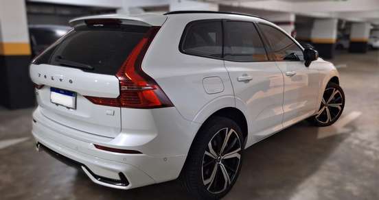 VOLVO-XC60-2023