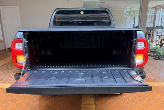 TOYOTA-HILUX-2021
