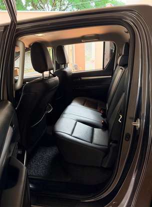 TOYOTA-HILUX-2021