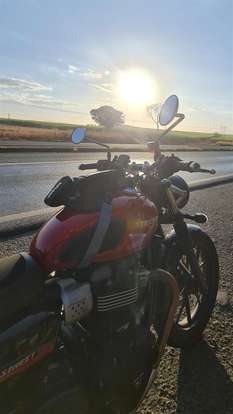 TRIUMPH-STREET TWIN-2020