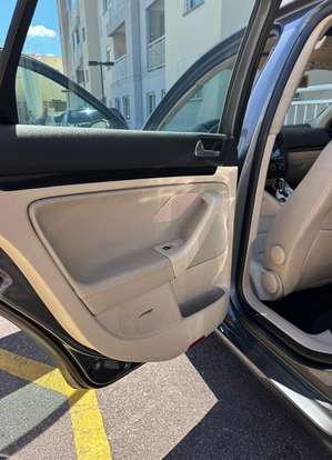 VOLKSWAGEN-JETTA-2010