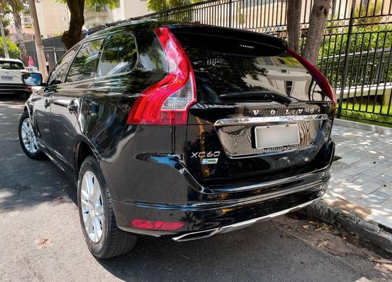 VOLVO XC60 2.0 T5 MOMENTUM GASOLINA 4P AUTOMÁTICO