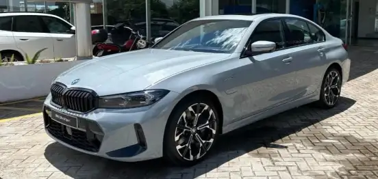 BMW-330e-2026