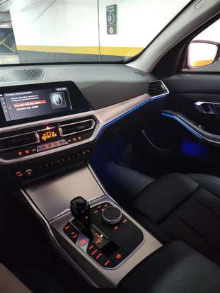 BMW-320i-2019