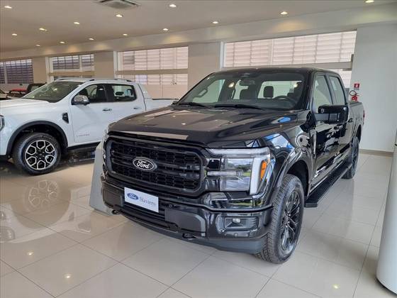 FORD F-150 5.0 V8 GASOLINA CD LARIAT BLACK FX4 AUTOMÁTICO