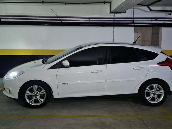 FORD-FOCUS-1.6 SE 16V FLEX 4P POWERSHIFT FORD-FOCUS-2013