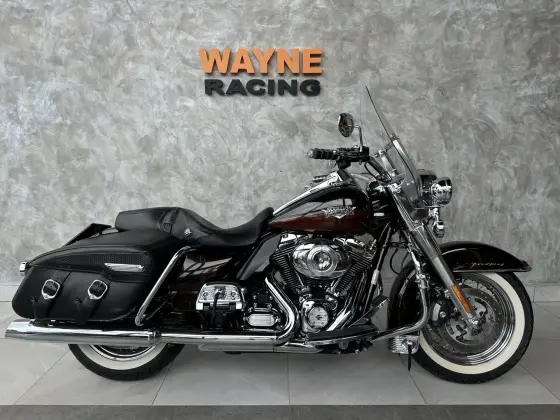 HARLEY-DAVIDSON ROAD KING CLASSIC 
