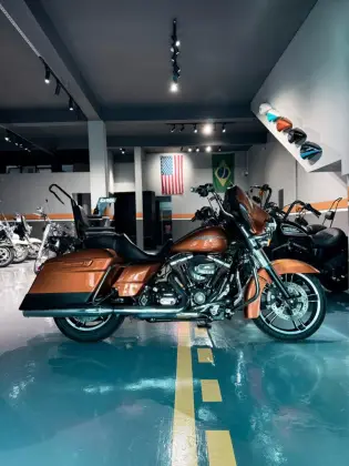 HARLEY-DAVIDSON STREET GLIDE 