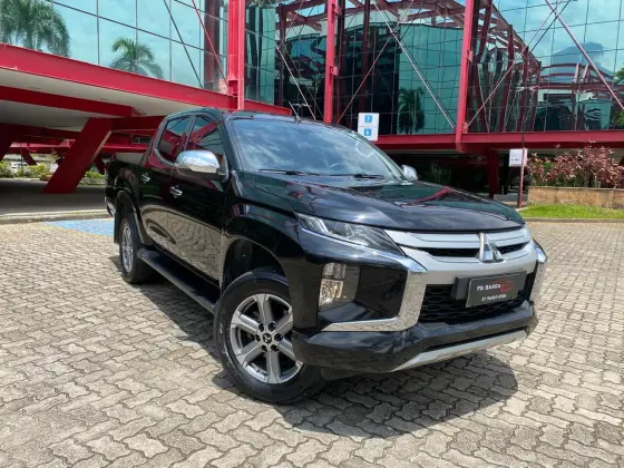 MITSUBISHI L200 TRITON 2.4 16V TURBO DIESEL SPORT HPE CD 4P 4X4 AUTOMÁTICO