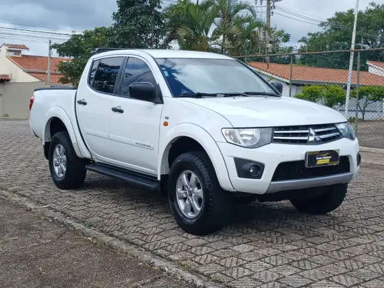 MITSUBISHI L200 TRITON 2.4 HLS 4X2 CD 16V FLEX 4P MANUAL
