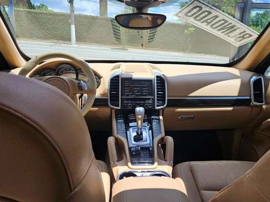 PORSCHE-CAYENNE-2013