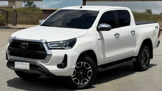 TOYOTA HILUX 2.8 D-4D TURBO DIESEL CD SRX 4X4 AUTOMÁTICO