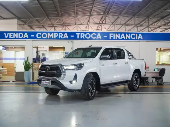 TOYOTA HILUX 2.8 D-4D TURBO DIESEL CD SRX 4X4 AUTOMÁTICO