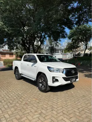TOYOTA HILUX 2.8 SR 4X4 CD 16V DIESEL 4P AUTOMÁTICO