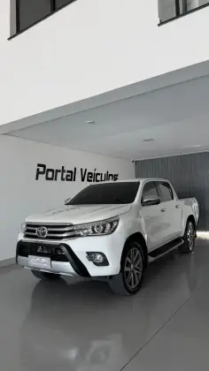TOYOTA HILUX 2.8 SRX 4X4 CD 16V DIESEL 4P AUTOMÁTICO TOYOTA HILUX 2.8 SRX 4X4 CD 16V DIESEL 4P AUTOMÁTICO