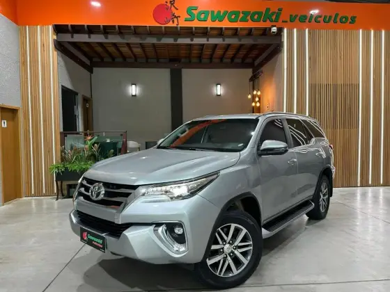 TOYOTA HILUX 2.8 SRX 4X4 CD 16V DIESEL 4P AUTOMÁTICO