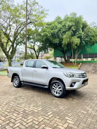 TOYOTA HILUX 2.8 SRX 4X4 CD 16V DIESEL 4P AUTOMÁTICO