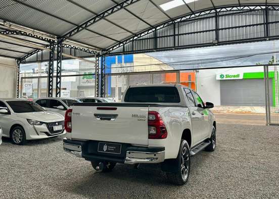 TOYOTA-HILUX-2023