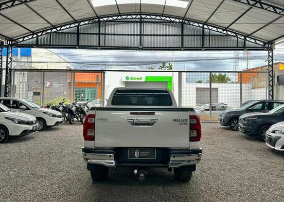 TOYOTA-HILUX-2023