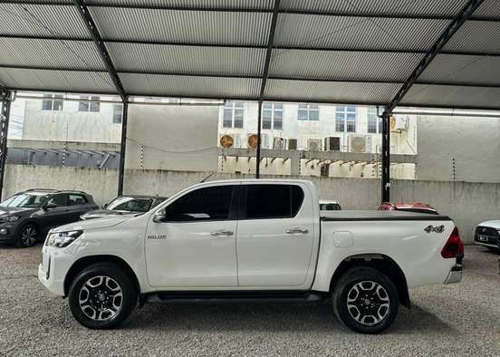 TOYOTA-HILUX-2023