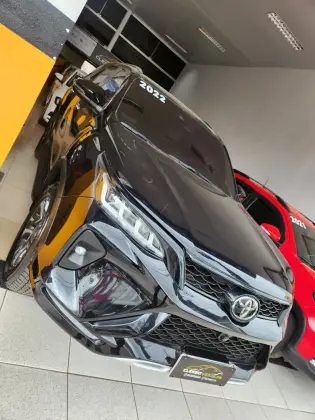 TOYOTA HILUX SW4 2.8 D-4D TURBO DIESEL DIAMOND 7L 4X4 AUTOMÁTICO
