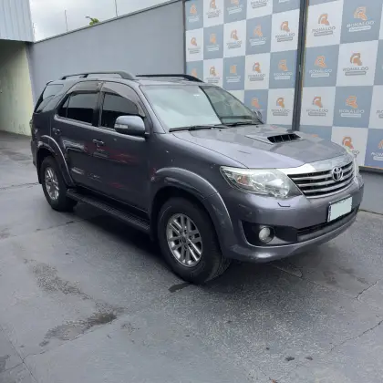 TOYOTA HILUX SW4 3.0 SRV 4X4 7 LUGARES 16V TURBO INTERCOOLER DIESEL 4P AUTOMÁTICO