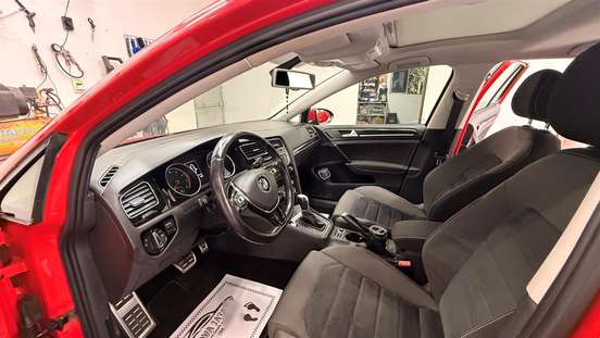 VOLKSWAGEN-GOLF-2014