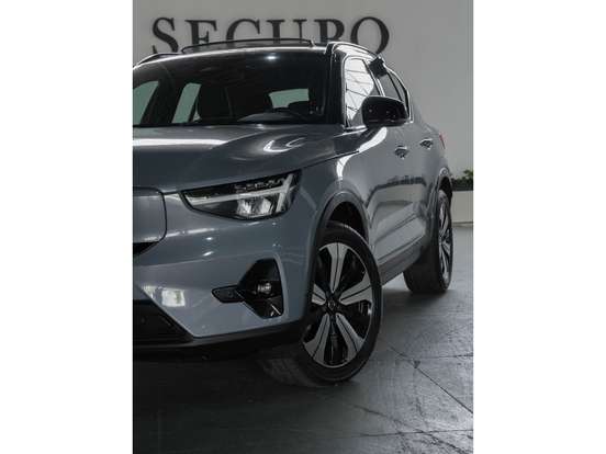 VOLVO-XC40-2022