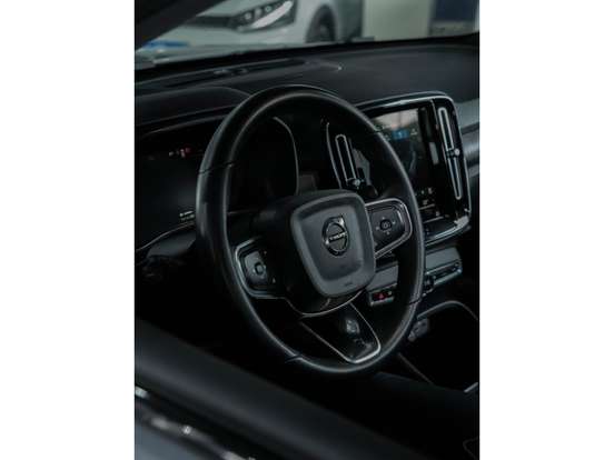 VOLVO-XC40-2022