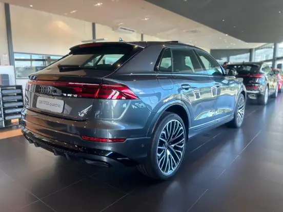 AUDI-Q8-2025