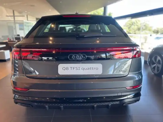 AUDI-Q8-2025
