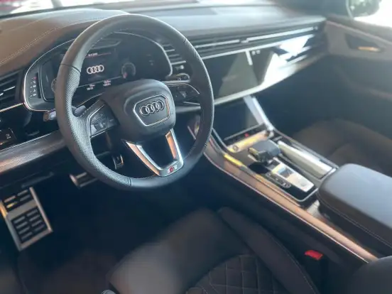 AUDI-Q8-2025