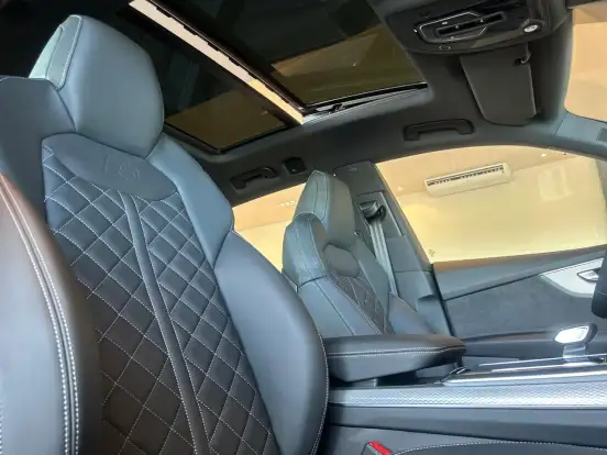 AUDI-Q8-2025