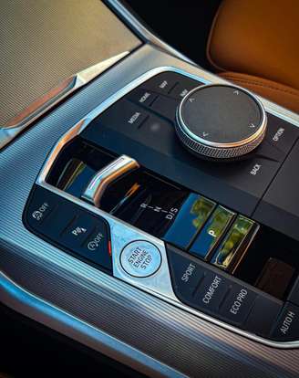 BMW-320i-2024