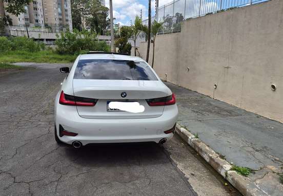 BMW-320i-2020