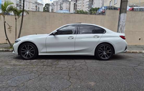 BMW-320i-2020
