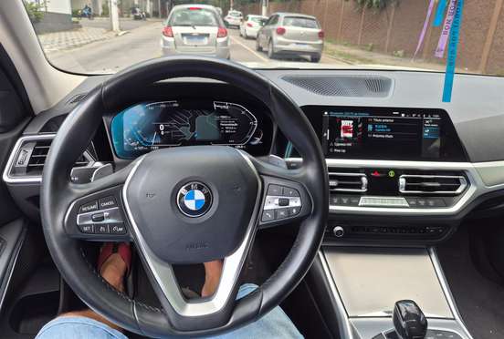 BMW-320i-2020