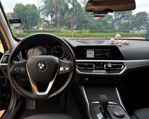 BMW-330i-2019