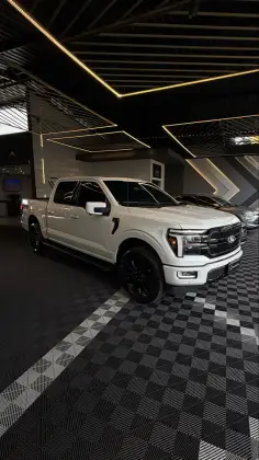 FORD F-150 5.0 V8 GASOLINA CD LARIAT BLACK FX4 AUTOMÁTICO