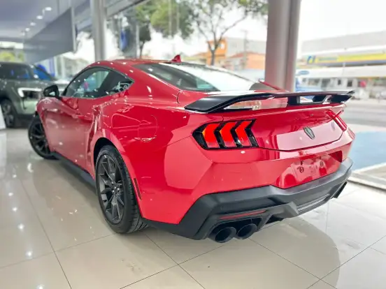 FORD-MUSTANG-2025