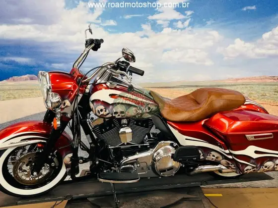 HARLEY-DAVIDSON ROAD KING CLASSIC 