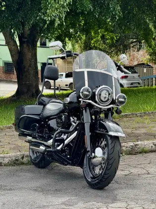 HARLEY-DAVIDSON SOFTAIL HERITAGE CLASSIC 114 