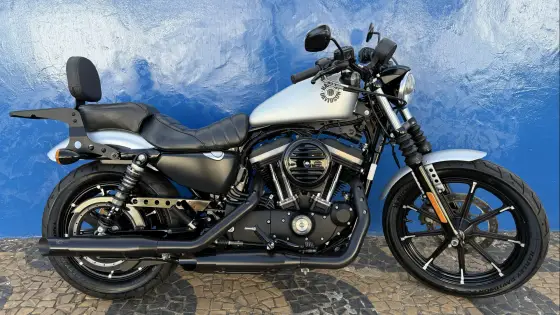 HARLEY-DAVIDSON SPORTSTER IRON 883 