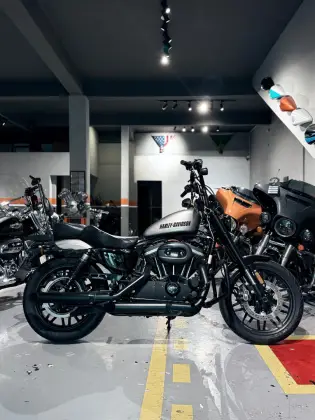 HARLEY-DAVIDSON SPORTSTER ROADSTER 