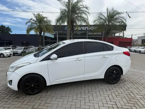 HYUNDAI HB20S 1.6 PREMIUM 16V FLEX 4P AUTOMÁTICO HYUNDAI HB20S 1.6 PREMIUM 16V FLEX 4P AUTOMÁTICO