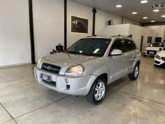 HYUNDAI TUCSON 2.0 MPFI GL 16V 142CV 2WD GASOLINA 4P AUTOMÁTICO