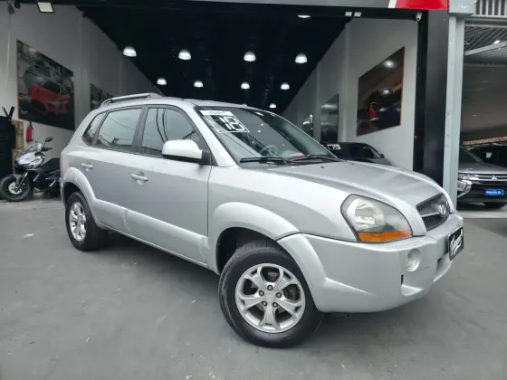 HYUNDAI TUCSON 2.0 MPFI GLS 16V 143CV 2WD FLEX 4P AUTOMÁTICO HYUNDAI TUCSON 2.0 MPFI GLS 16V 143CV 2WD FLEX 4P AUTOMÁTICO