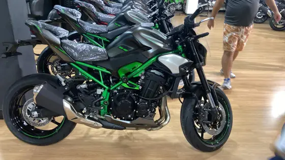 KAWASAKI Z900 